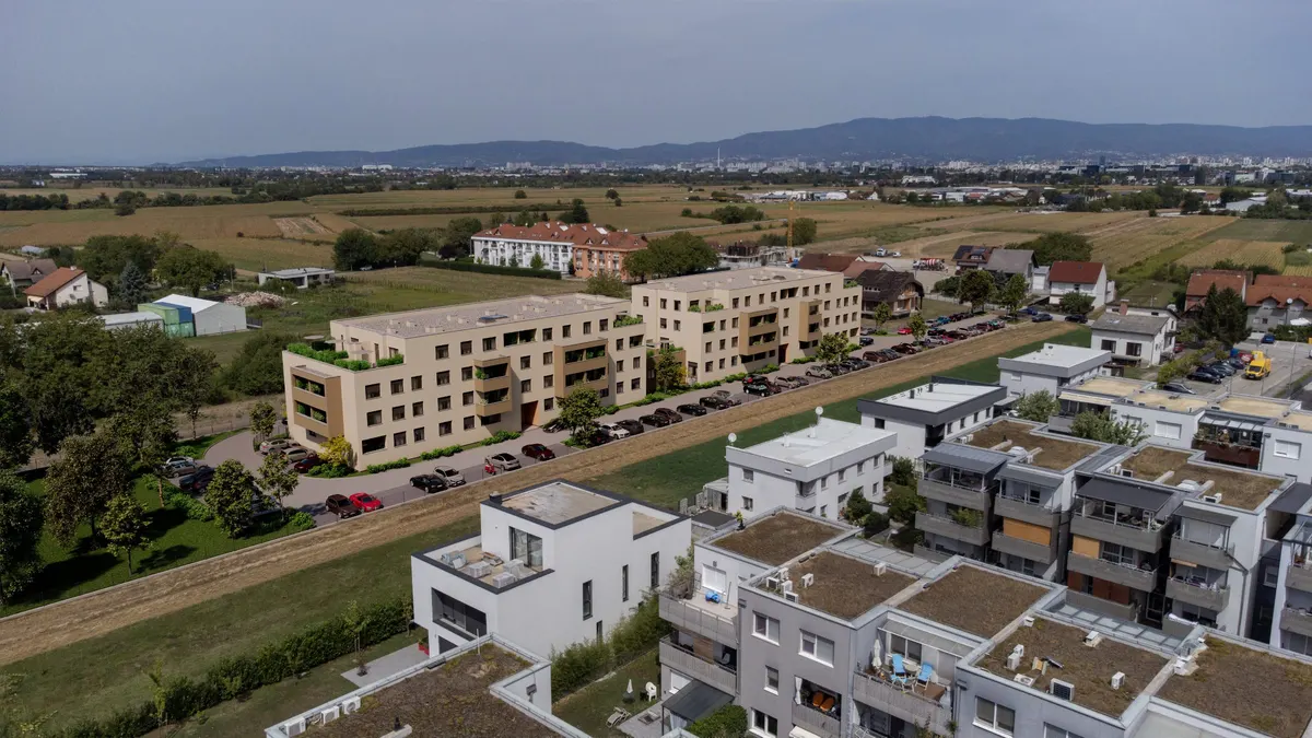 Stanovi Odra iz zraka, zgrada i okolne kuće