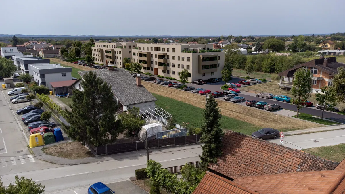 Stanovi Odra iz zraka, zgrada u naselju Odra